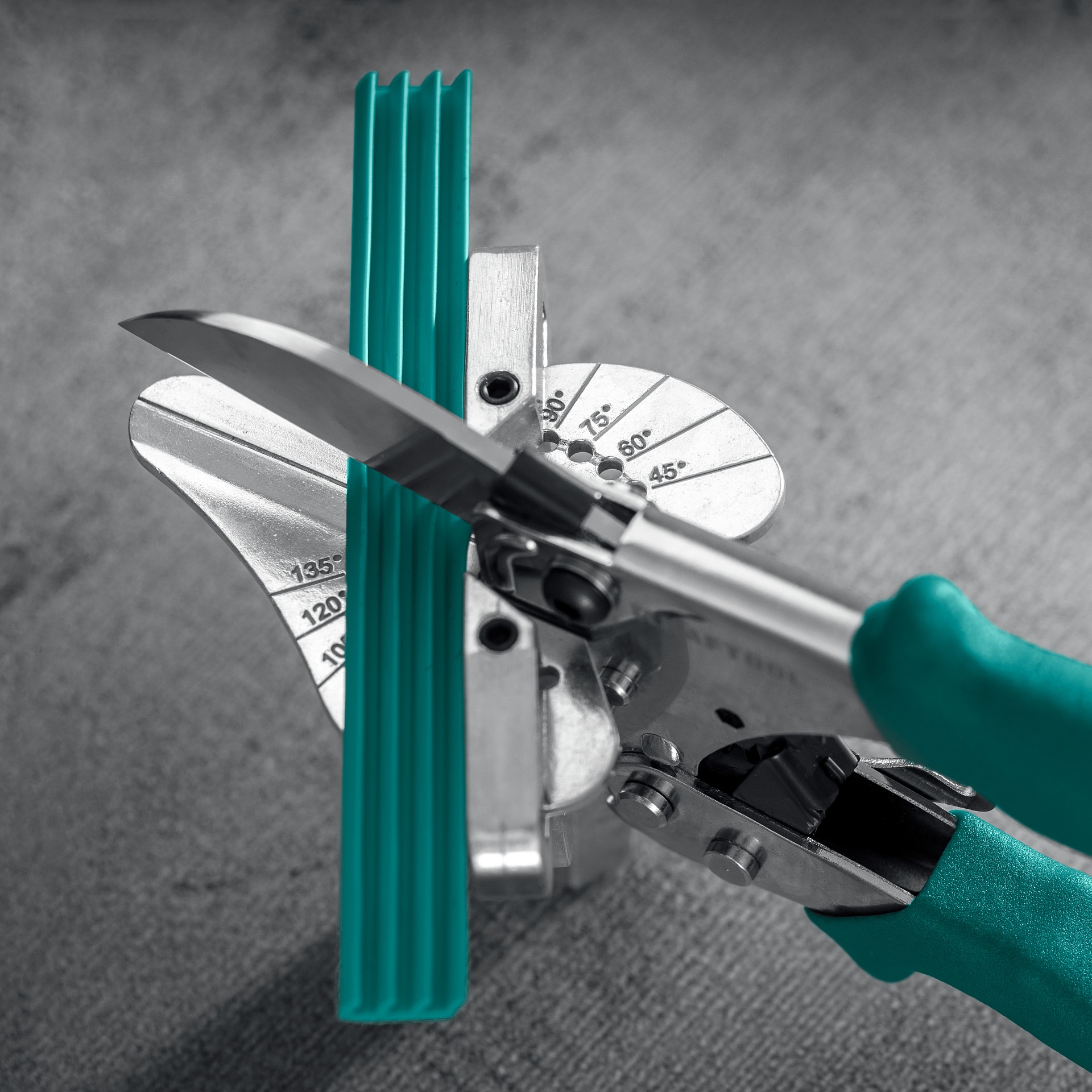 KRAFTOOL MC-12, для различных профилей из пластика и резины, с набором сменных губок, угловые ножницы (23372-12)