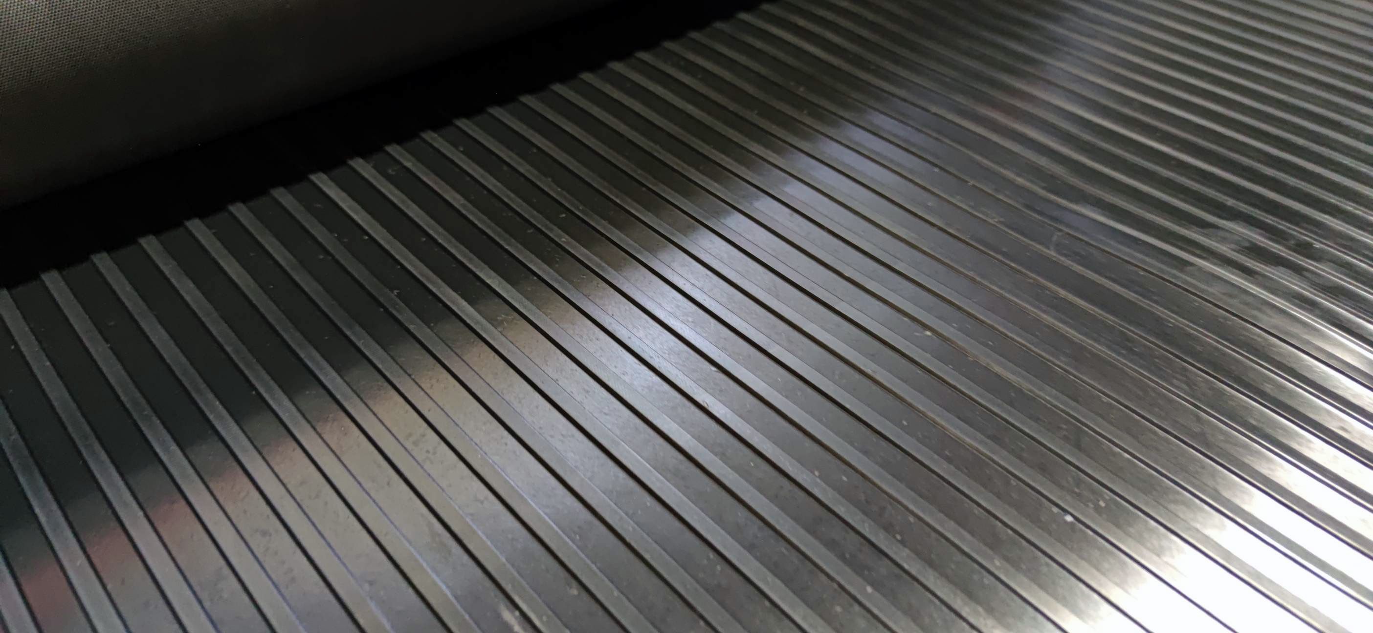 Резиновая дорожка "Рифленка" (Широкий риф) 1,5х5м h=3мм