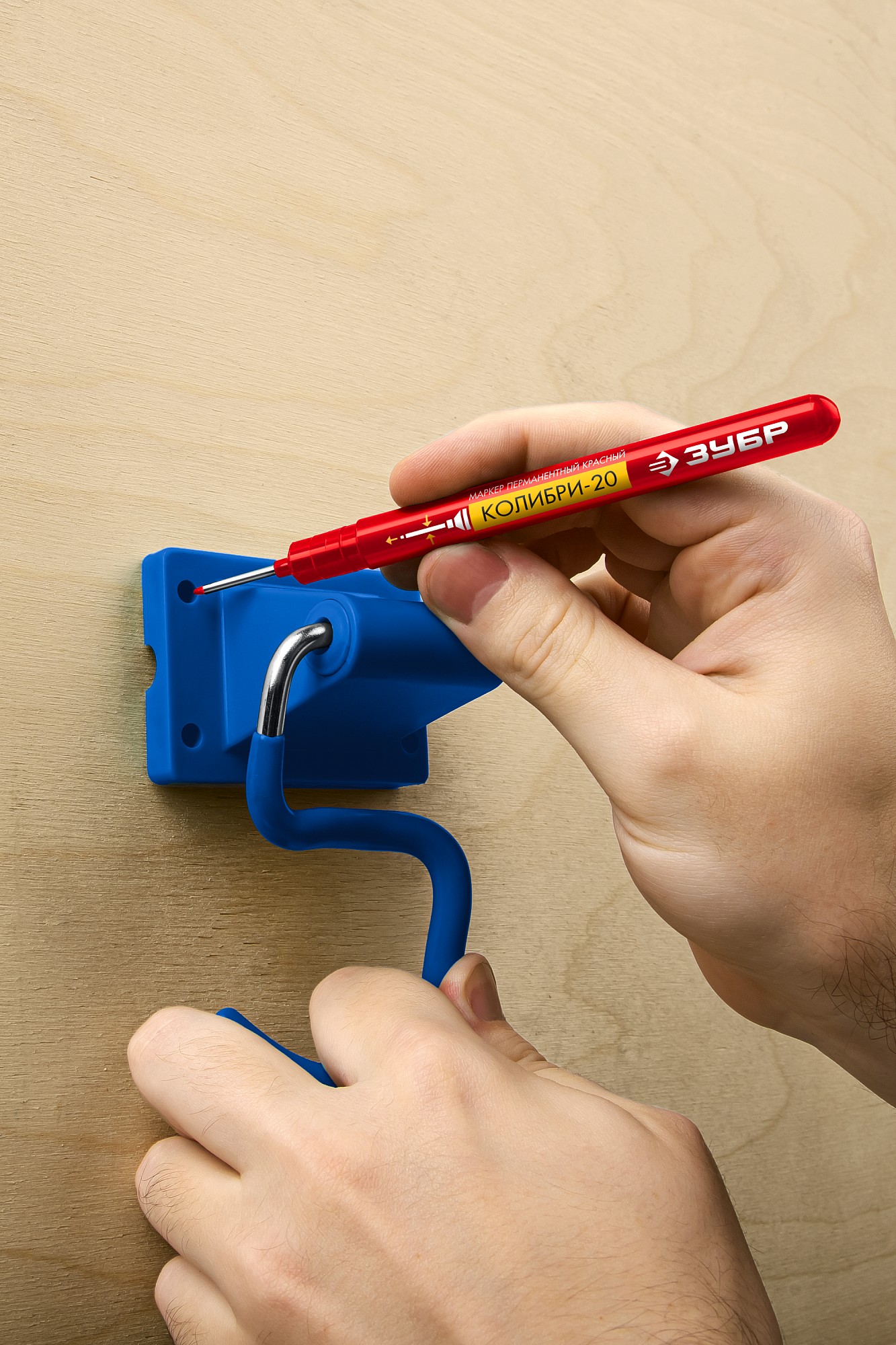 ЗУБР Колибри-20 красный, наконечник L 20 мм, ᴓ 2 мм, перманентный маркер для отверстийл (06328-3)