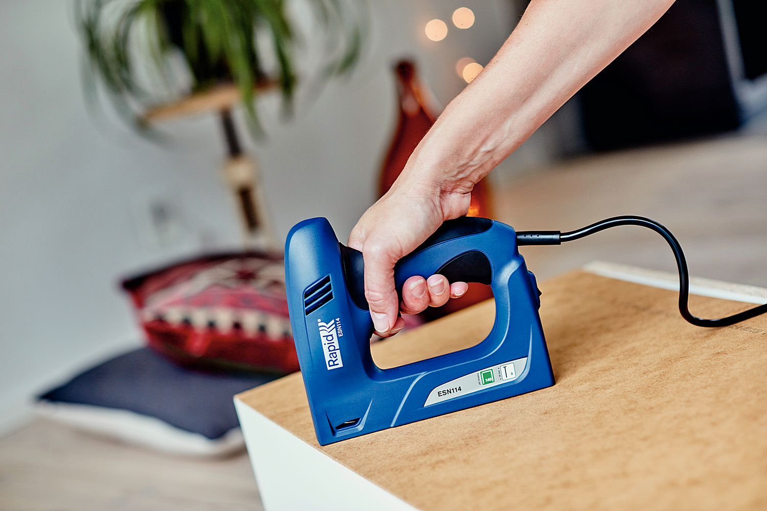 RAPID R:El.Staple Gun ESN114, тип 140 и гвоздей 300, 2-в-1, нейлер-степлер (гвозде/скобозабиватель) электрический для скоб (5000131)