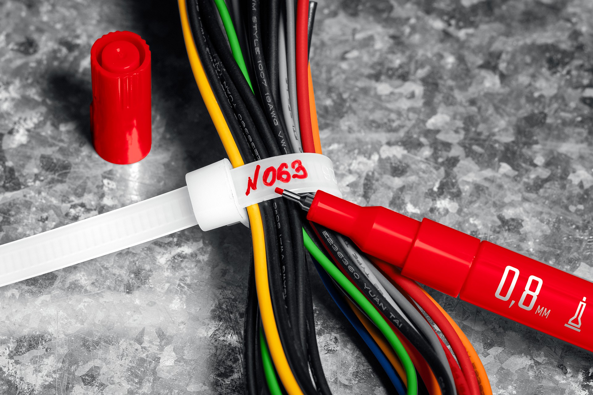 ЗУБР МК-80 красный, 0.8 мм маркер-краска (06324-3)