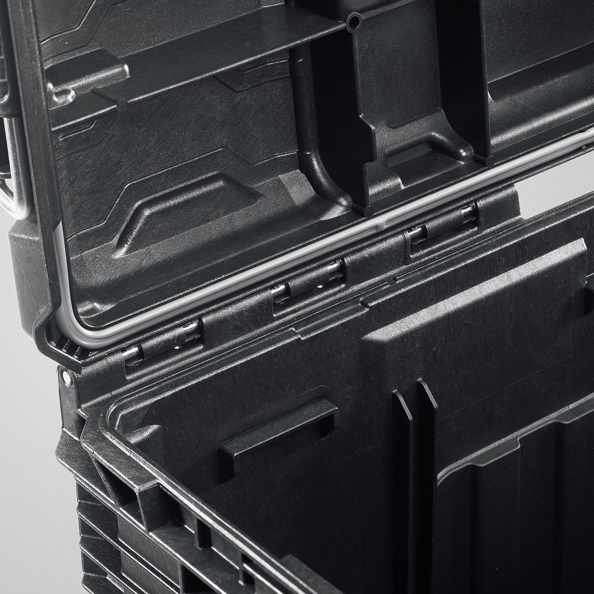 KETER ROC PRO GEAR 2.0 (22″) пластиковый ящик с крышкой (38377)