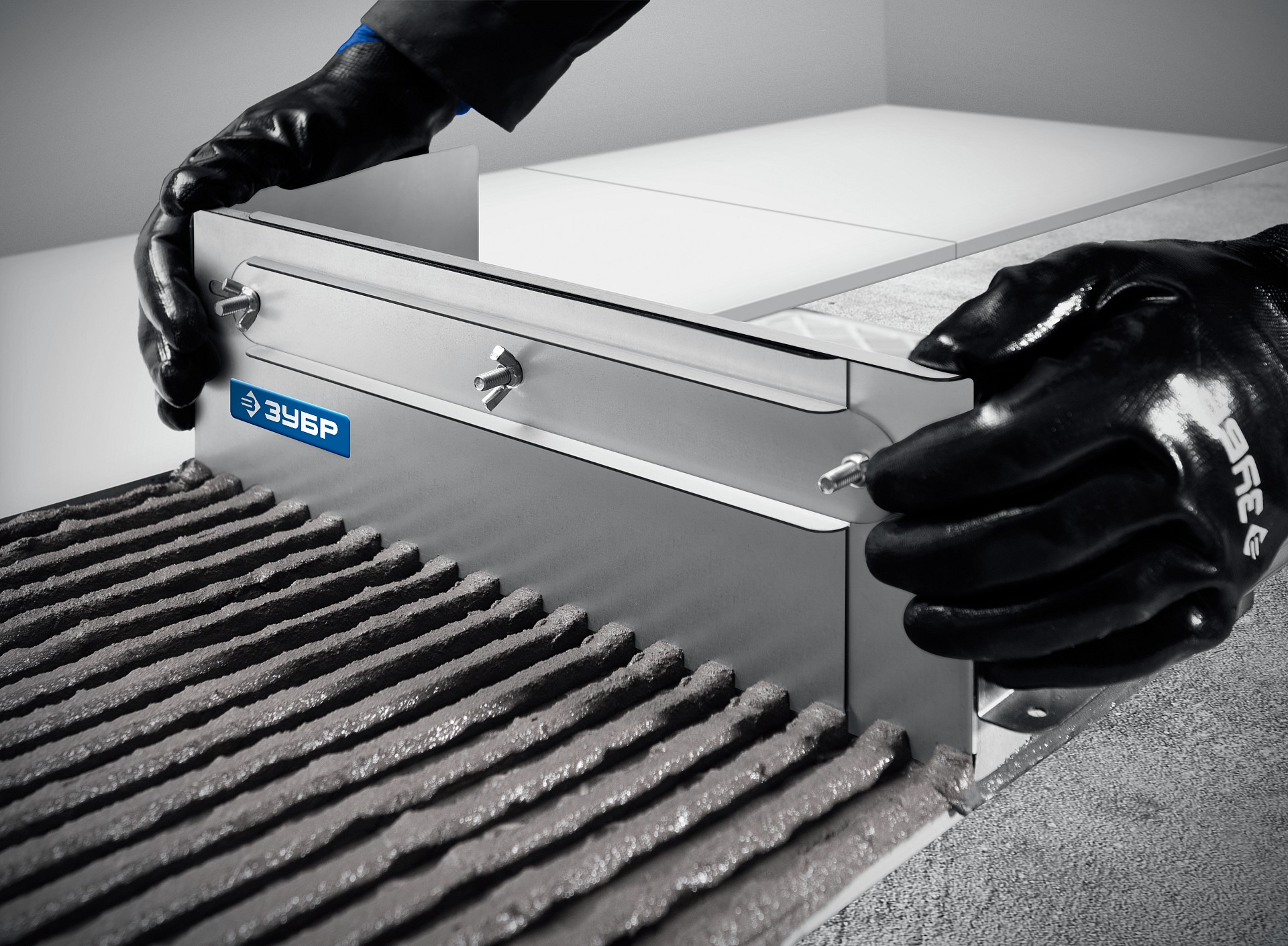 ЗУБР зуб 10*10 мм, до 600 мм, оцинкованная сталь, Раздвижная гребенка для плитки, ПРОФЕССИОНАЛ (08045-10)