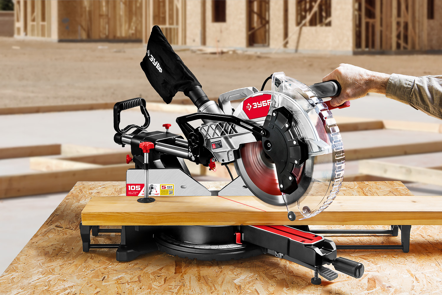 ЗУБР ЗПТ-305-1800 ПЛ пила торцовочная с протяжкой, d 305 х 30 мм, 1800 Вт