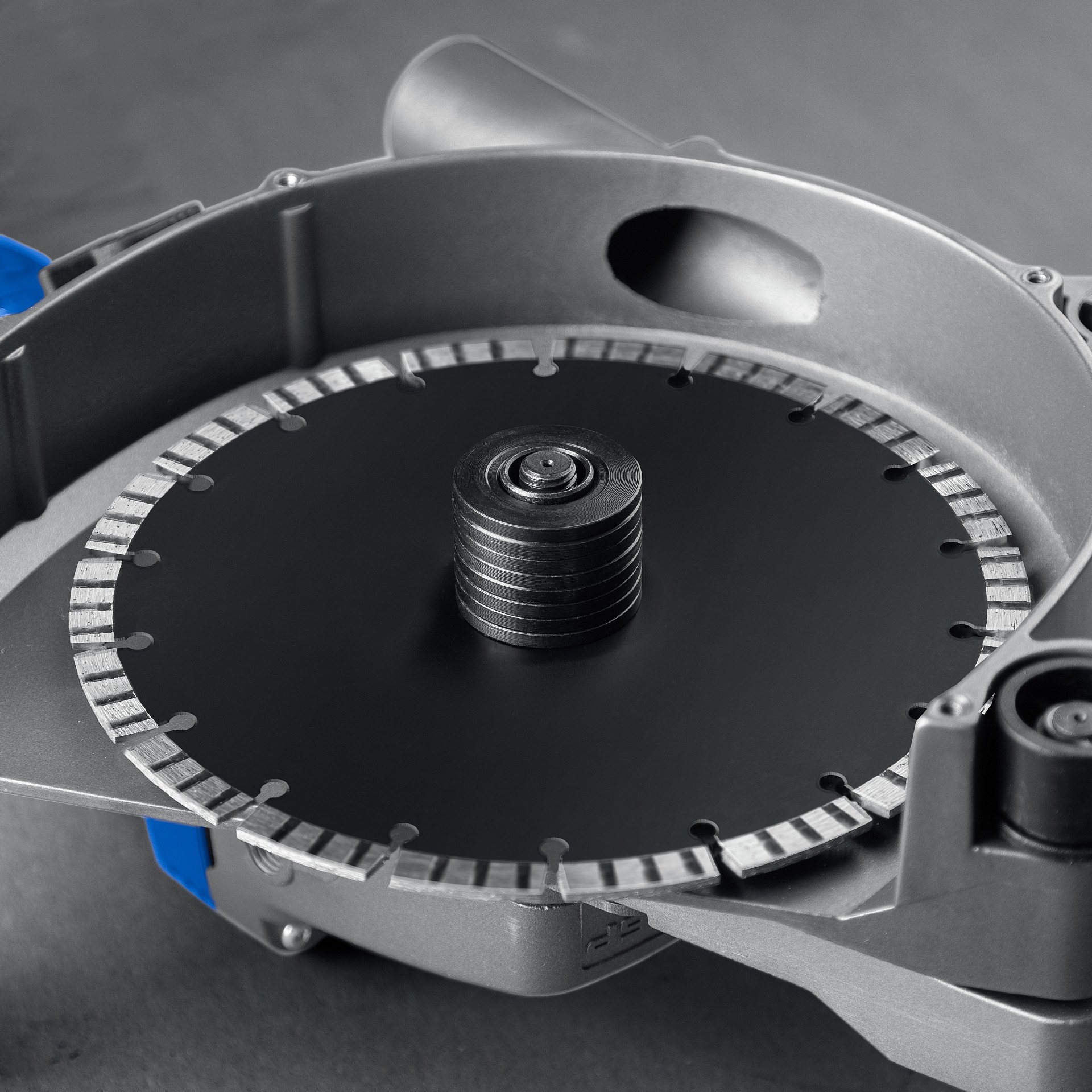 ЗУБР d 180 мм, 2200 Вт, 45 мм, штроборез (бороздодел), Профессионал (ЗШ-П45-2200 ПТ)