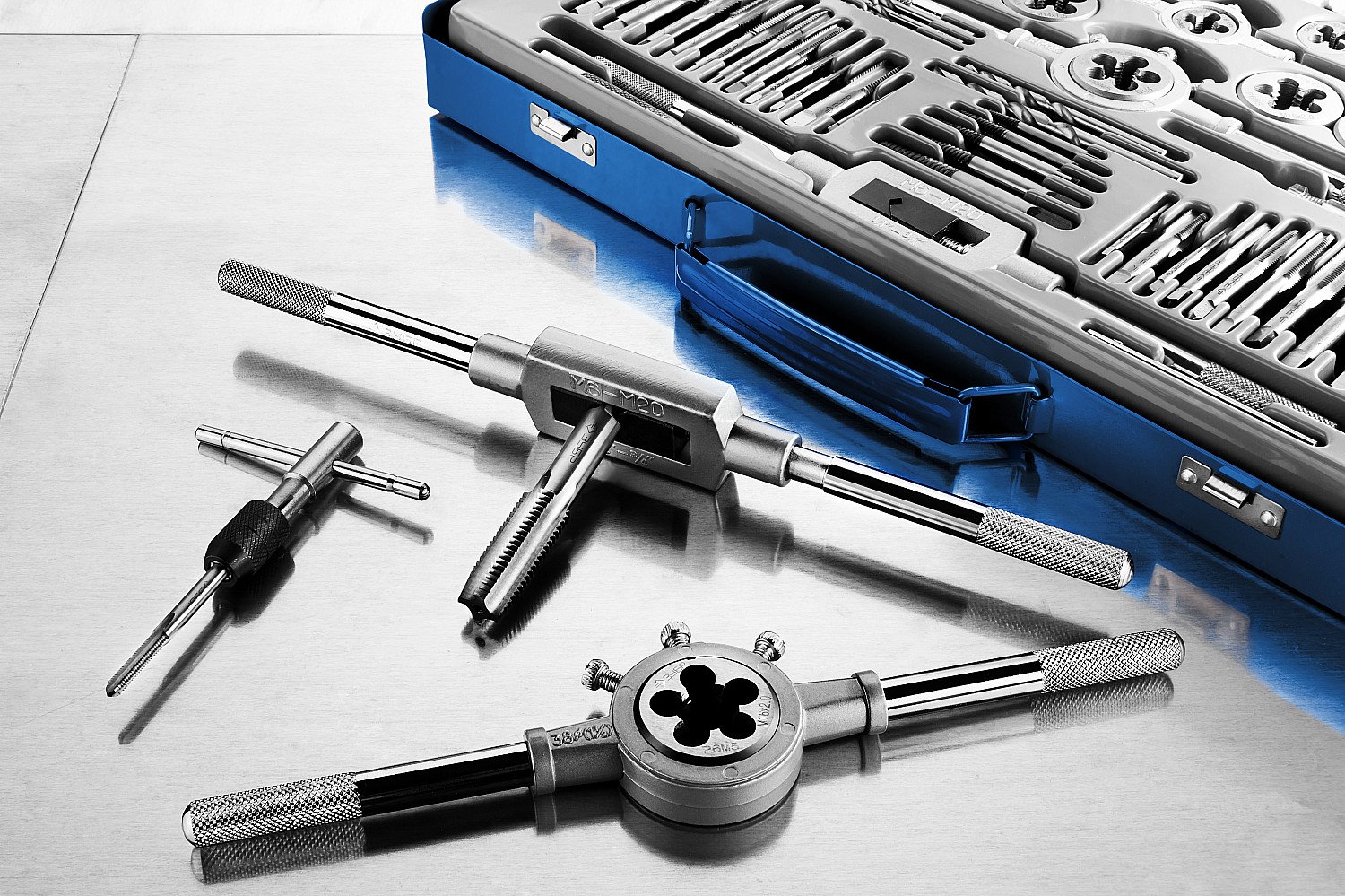 ЗУБР 24 предмета, сталь Р6М5, набор метчиков и плашек, Профессионал (28110-H24)