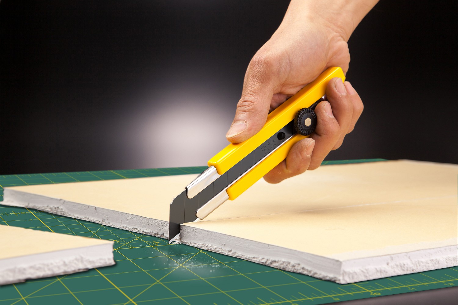 OLFA 25 мм, в комплекте с лезвиями EXCEL BLACK 5 шт, нож (OL-H-1BB/5BB )