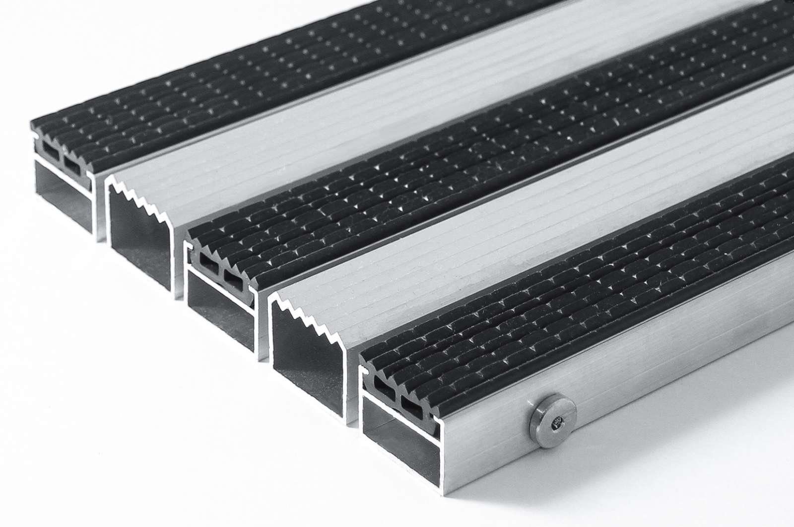 Решетки «Стрит - Стандарт» (профиль 23x1,2 мм), резина+скребок