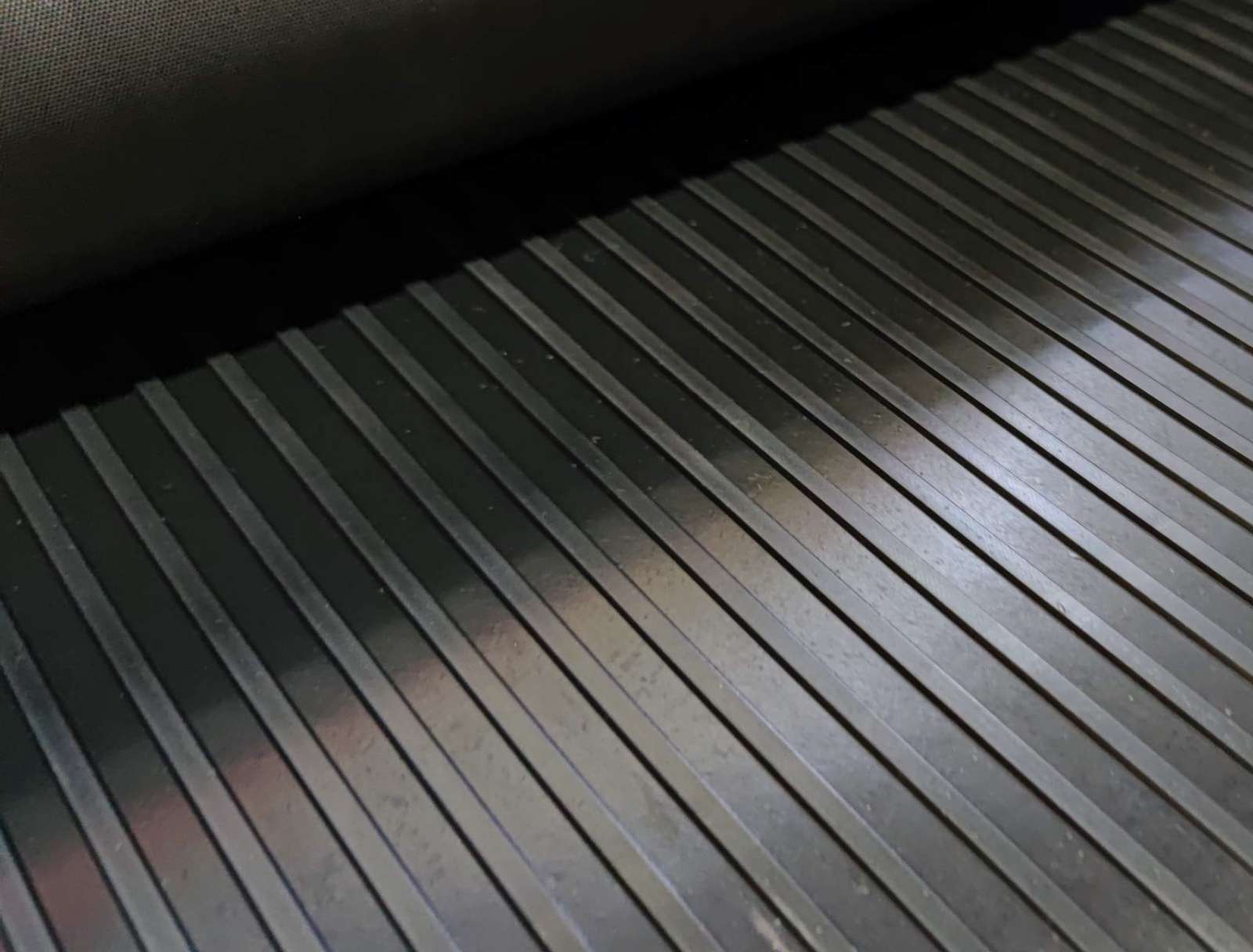 Резиновая дорожка "Рифленка" (Широкий риф) 1,5х5м h=3мм