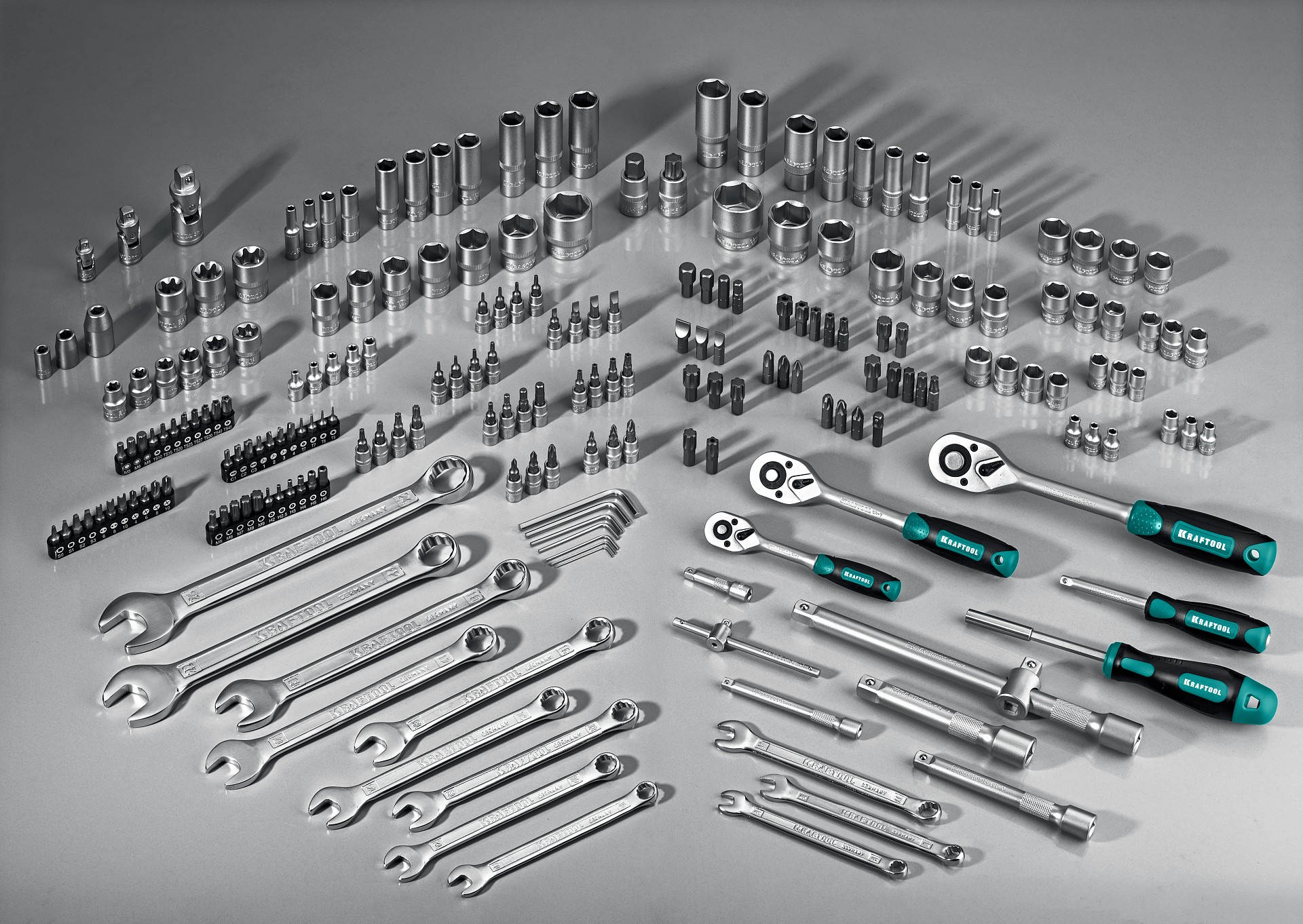 KRAFTOOL X Drive, 216 предм., (1/2″+3/8″+1/4″), универсальный набор инструмента (27888-H216)