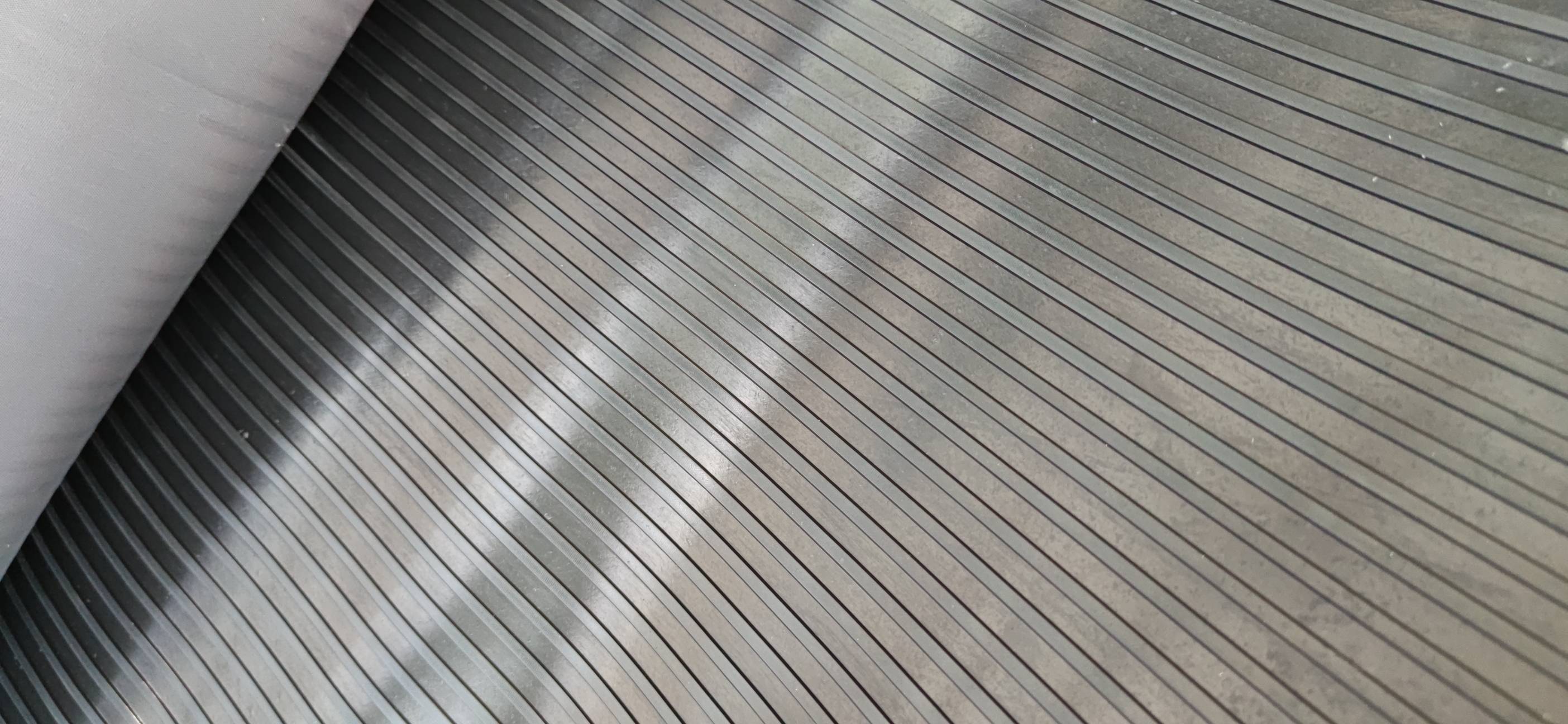 Резиновая дорожка "Рифленка" (Широкий риф)